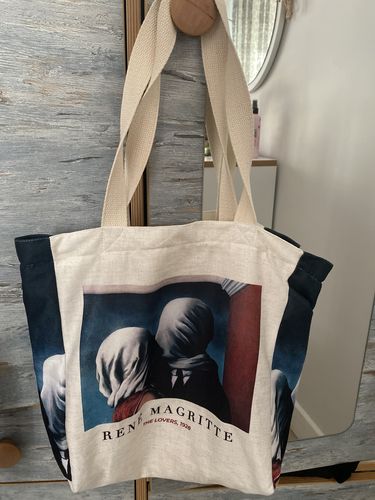 Customer photo review of The Lovers Painting by René Magritte Omuz Çantası