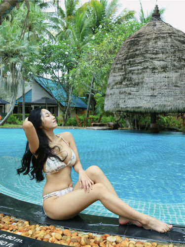 Customer photo review of Natural Dye Bikini Set White Bikini Top Triangle Bathing Suits