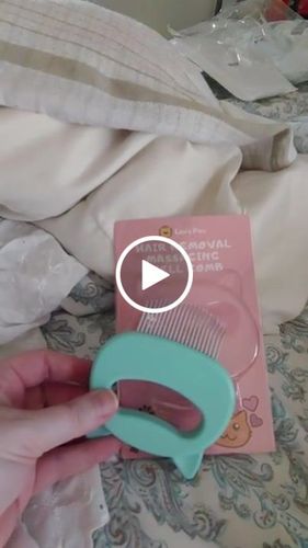 Customer video review of Cat Hair Removal Massaging Shell Comb