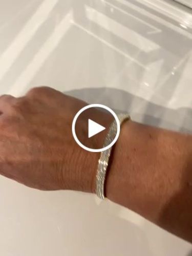 Customer video review of Luxe Stone Bangle Bracelet - Gold