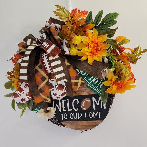 Customer photo review of Wreath Sign, Football Sign, Welcome To Our Home Sign, DECOE-2323, Sign For Wreath, Round Sign, DecoExchange