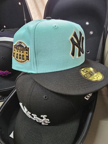 M. C. review of 59FIFTY New York Yankees 1923-2008 Yankees Stadium Blue Tint Fitted image 1 out of 1