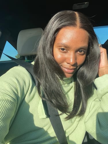 Customer photo review of CurlyMe 9x6 HD Lace M-cap Wear Go Glueless Mini Knots Straight Hair Pre-cut Lace Front Wig Pre-plucked