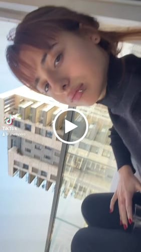 Customer video review of עגילי נקודה שחורה