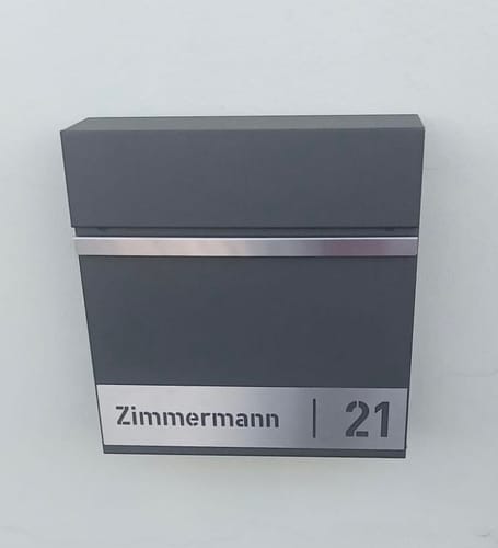 Customer photo review of AlbersDesign Briefkasten B3 Eisenglimmer (DB703) personalisiert mit Edelstahlschild