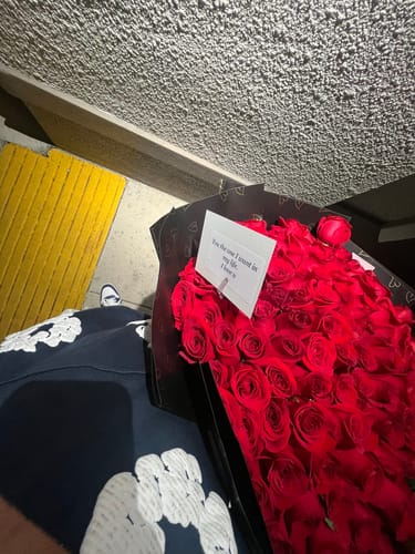 Customer photo review of 100 Red Rose Bouquet