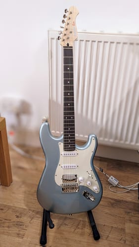 Customer photo review of Donner DST-152 39 Inches Electric Guitar Kit HSS Pickup Coil Split Solid Body Electric Guitar with Amp/Bag/Accessories