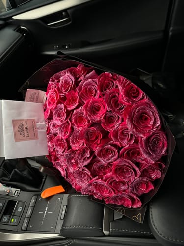 Customer photo review of Pink & Hot Pink Rose Bouquet
