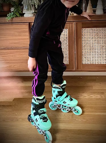 Customer photo review of Scoot Kids Inline Skates