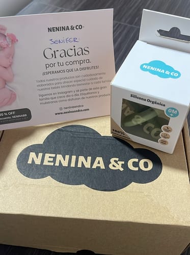 Customer photo review of Kit 2 Chupetes Celeste y Oliva Nenina & Co