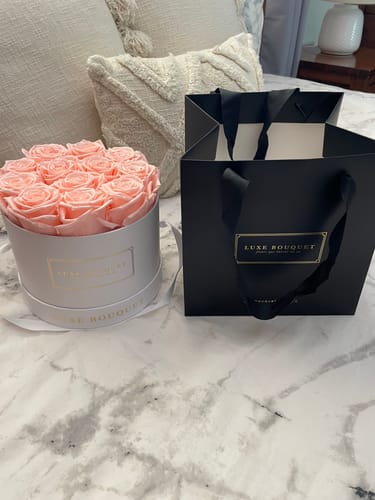 Customer photo review of Medium Round Everlasting Rose Box
