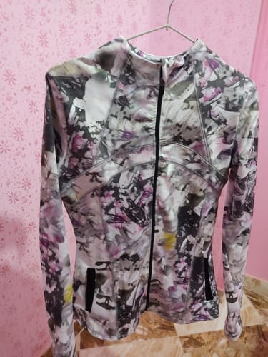 Customer photo review of BOSHAMA Women's Slim Fit Sports Jacket With Thumb Holes
