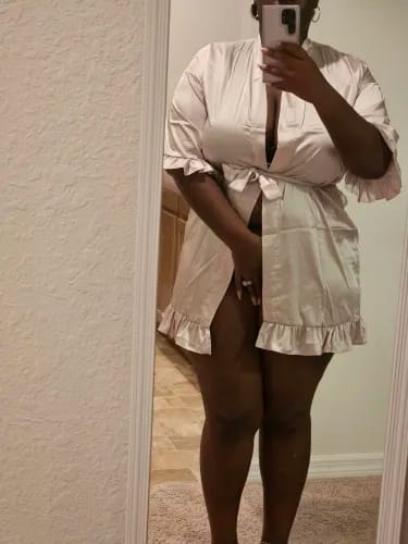 Customer photo review of FIRST NAME PERSONILISED SATIN RUFFLE ROBE (SIZES 8 - 20)