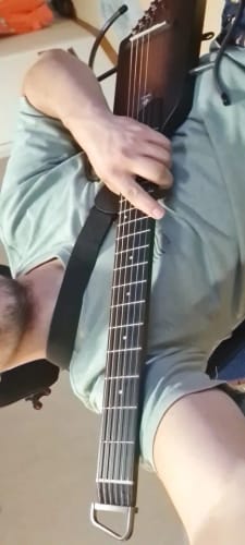 Customer photo review of Donner HUSH-I Headless Silent Travel Guitar
