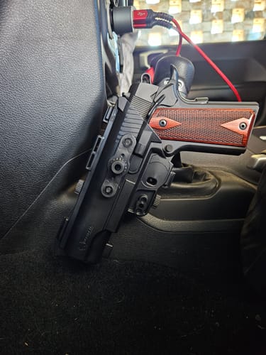 Customer photo review of Gladiator JT Universal Accessory Mount