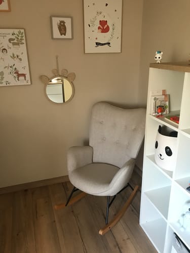 Customer photo review of Fauteuil à bascule allaitement scandinave confortable en tissu beige capitonné - EPPING FABRIC BEIGE NATURE WOOD LEG