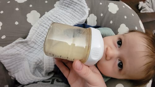 Customer photo review of Hegen PCTO™ 240ml/8oz Feeding Bottle PPSU, 2-Pack with 2 x Medium Flow Nipple (3 to 6 months)
