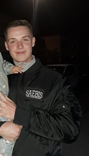 Customer photo review of Lifestyle Herren Bomber Jacke gefüttert, mit Reißverschluss schwarz by SAEBIS®