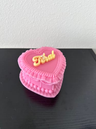 Customer photo review of Feral Vintage Cake Soy Candle - 13.5 Ounces