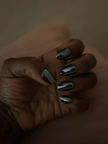 Customer photo review of Magic Mirror Almond Nails - Press On Nails