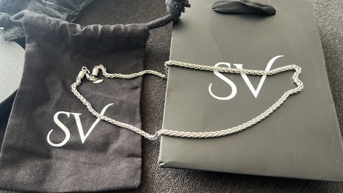 Reseña con foto de un cliente sobre Cadena Snake
