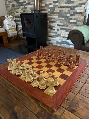 Customer photo review of Piezas De Ajedrez De Polímero De Alta Calidad Pesadas