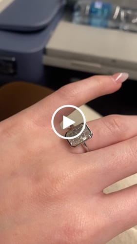 Customer video review of The Daily Bezel | Emerald