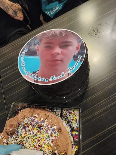 Customer photo review of 20 cm Pre-cut Circle Custom Edible Icing Image