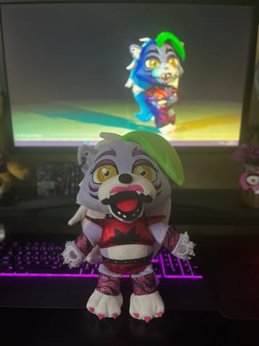 Customer photo review of Five Nights at Freddy's - Roxanne Wolf Collector's Plush