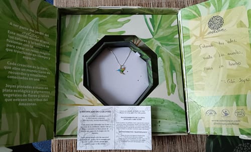 Customer photo review of Collar Colibrí Violeta