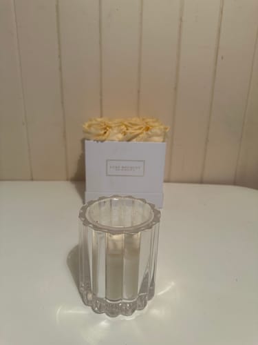 Customer photo review of Medium Square Rose Box - 16 Everlasting Roses