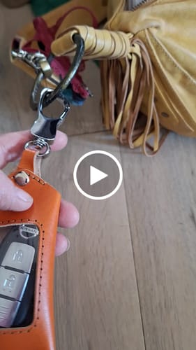 Customer video review of Leather Key Case