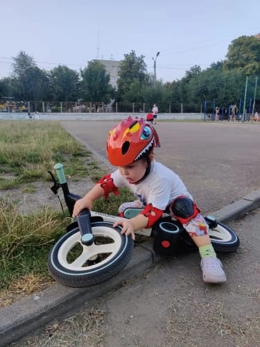 Customer photo review of Casque de Vélo Enfant "Dragon" pour Garçons et Filles, Idéal pour Trottinette, Scooter, Tricycle et Skateboard, Taille Réglable