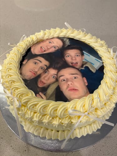 Customer photo review of 15 cm Round Custom Edible Icing Image