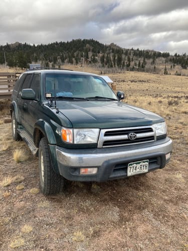 Customer photo review of 1996-2002 Toyota 4 Runner Hood Ditch Light Mounts
