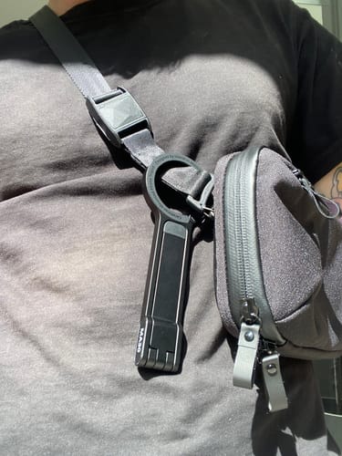 Customer photo review of Ulanzi MA30 Carabiner-Mounted Phone Tripod