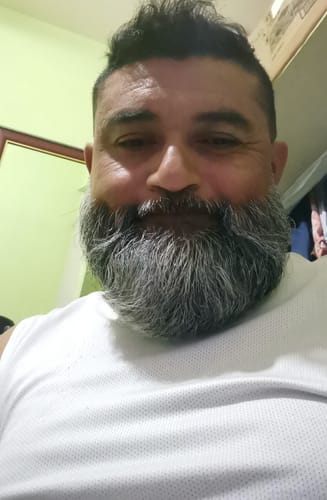 Customer photo review of Aceite y Shampoo Para Barba + Eau De Parfum · Paquete De 3 Piezas