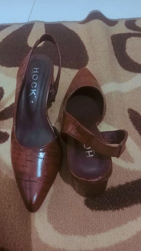 Customer photo review of Croc-Textured Sling Back (Chocolate)