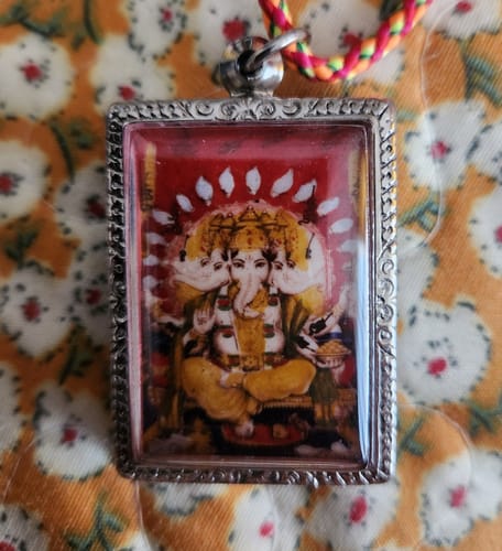Customer photo review of Amulette de Ganesh à six têtes - Wat Khaek (Wat Sri Maha Mariamman).