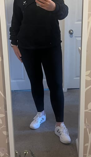Customer photo review of High Waisted Butt-Shaping Signature Leggings