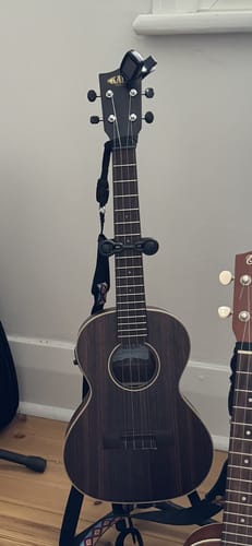 Customer photo review of KA-EBY-TE KALA TENOR ELECTRIC EBONY UKULELE w/Gigbag