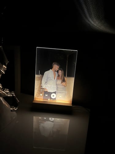 Customer photo review of Lâmpada Spotify Player Personalizável c/ Fotografia Completa