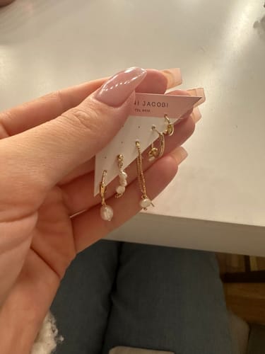 Customer photo review of Nice Earring set