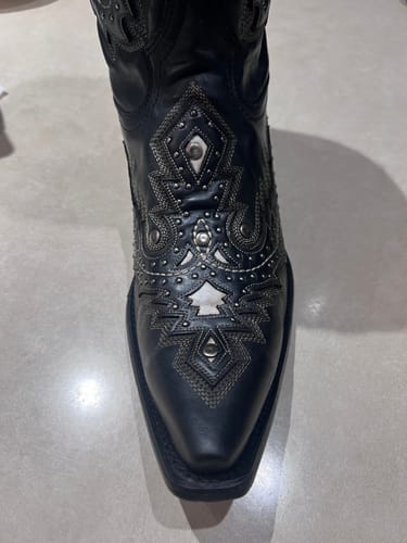 Customer photo review of Men's Overlay Embroidery and Studs Western Boots