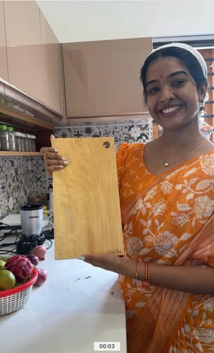 Customer photo review of Chef Bae Tamarind Wood Cutting Board
