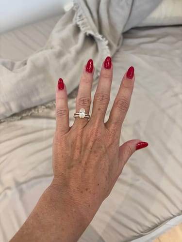 Customer photo review of The Clutch | Oval