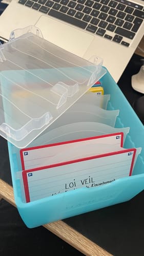 Avis photo d'un client sur OXFORD FLASHBOX # Capacité : 500 flashcards Flash 2.0 (7,5x12,5 cm) - Polypropylène - Bleu pastel