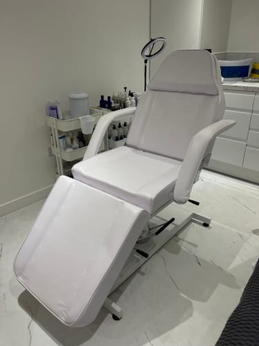 Customer photo review of ActiveShop Cosmetic Chair Hydraulic Basic 210 White