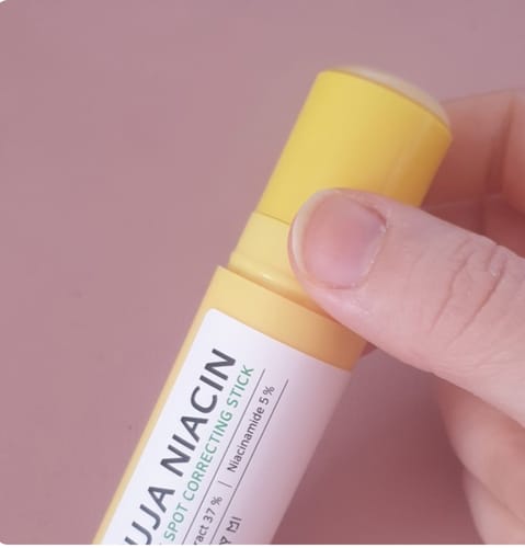 undefined review of Balinošs zīmulis pret pigmentācijas plankumiem ar juzu ekstraktu Some By Mi Yuja Niacin Dark Spot Correcting Stick image 1 out of 1