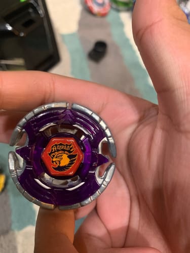 Customer photo review of Takara Tomy Earth Eagle Beyblade BB-47 145WD Metal Fusion - With Launcher